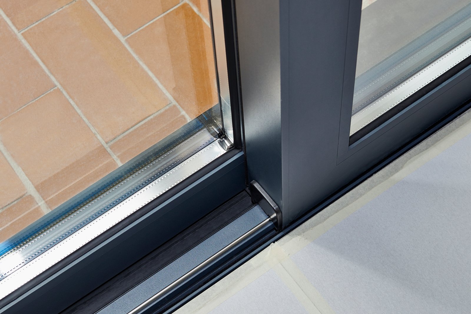 Terrassentür mit sichtbarer Abnutzung am Dichtungsrahmen